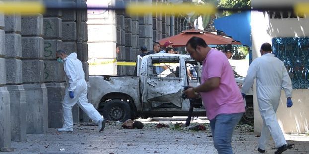 Un policier tué et huit blessés dans deux attentats-suicides à Tunis !