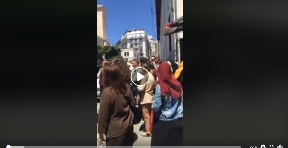 Vidéo : Les policiers empêchent les étudiants de manifester à Alger centre