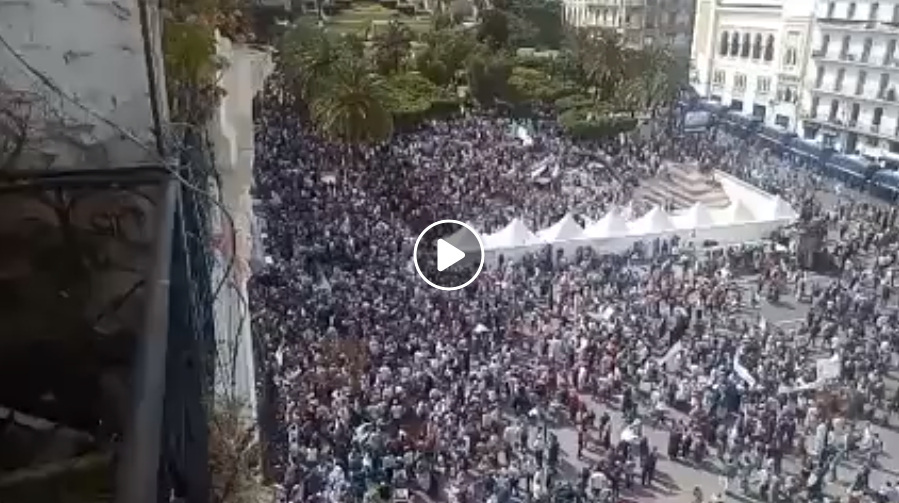 Impressionnante foule à la Grande Poste d’Alger !