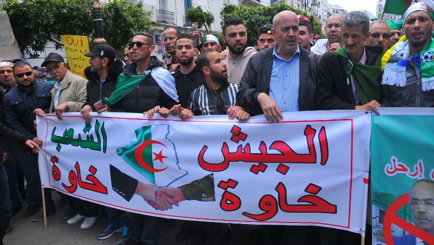 Djeïch, chaâb, khawa khawa : Le slogan qui fleurit le hirak