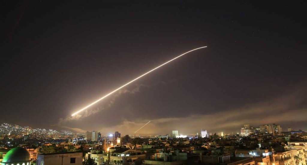 La défense syrienne antiaérienne tire sur des missiles israéliens