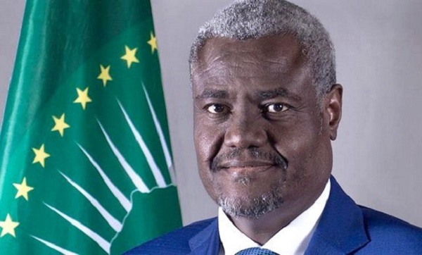 Algérie: Moussa Faki appelle à un compromis « pour éviter le chaos »