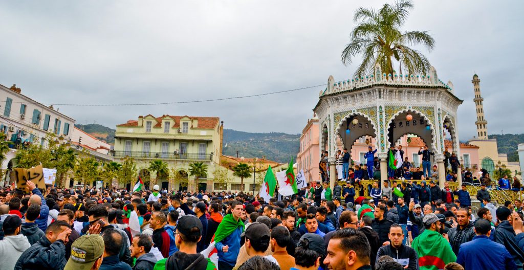 Chroniques blidéennes : Blida, place du 1er novembre: « des hommes et des lieux… »
