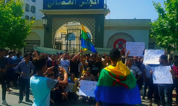 Grève et marche à Bouira pour réclamer la libération des manifestants emprisonnés !
