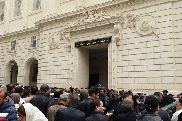 Des brouilleurs devant le tribunal de Sidi M’hamed !