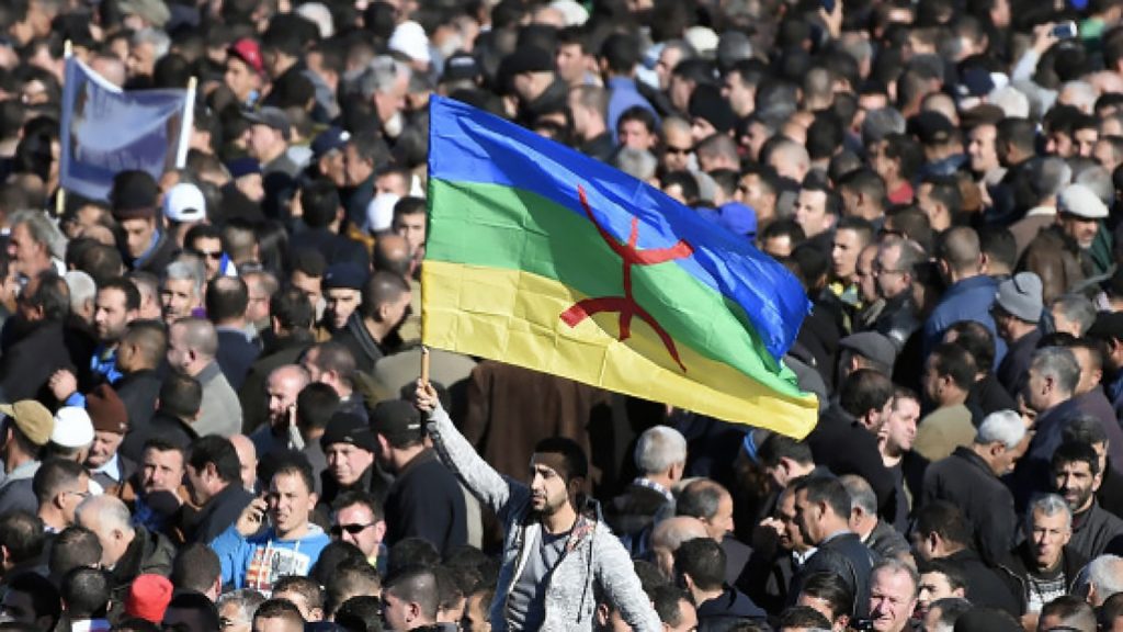 Procès pour port du drapeau Amazigh : le verdict renvoyé au 8 août