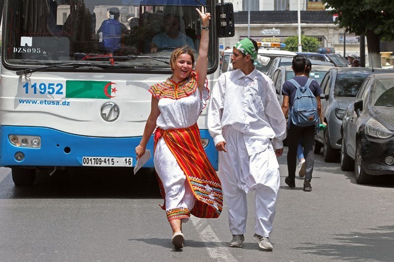18e mardi du Hirak estudiantin à Alger : Un festival de couleurs pour la marche des étudiants