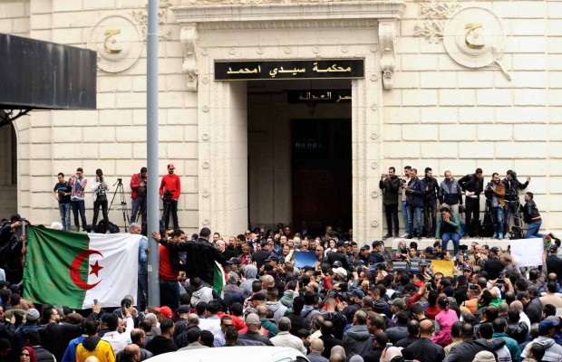 Une cagnotte en ligne en soutien aux détenus du Hirak