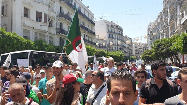 22e marche des étudiants pour le départ de tout le système : «Le peuple ne veut pas d’un pouvoir militaire à nouveau»