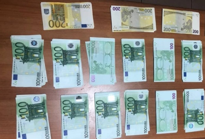 Saisie d&rsquo;une importante somme de devises à l’aéroport d&rsquo;Oran !