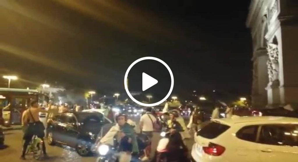 Fête à Paris après la qualification de l’Algérie en quarts de finale ! [vidéos]