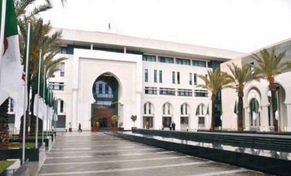 L’Algérie condamne « avec force » l’attaque ayant ciblé un centre d’hébergement de migrants à Tripoli