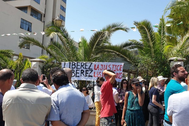 [Vidéos] Alors que 17 détenus comparaissent aujourd’hui devant la chambre d’accusation : Rassemblement en cours devant la Cour d’Alger