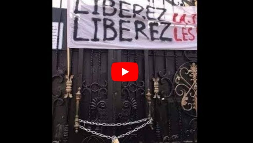 Des manifestants cadenassent le tribunal de Béjaïa pour exiger la libération des détenus de l&rsquo;opinion !