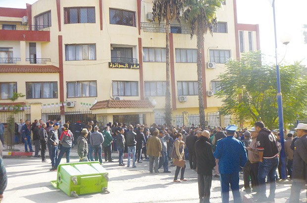 Les enfants de chouhda réclament le limogeage du chef de la daïra de Tizi Ouzou