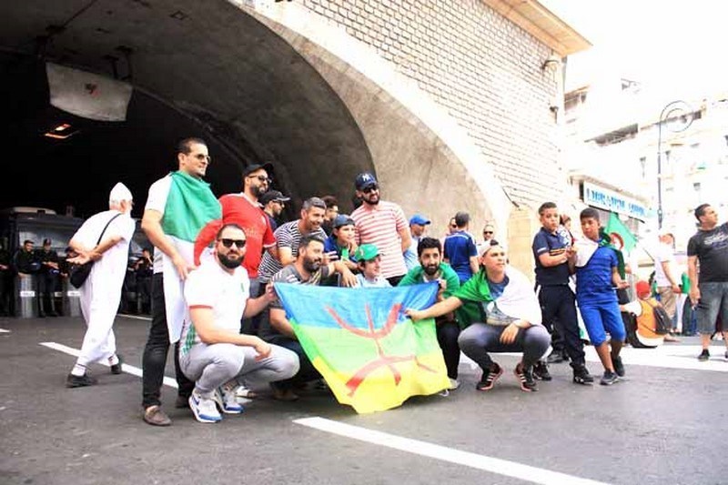 Si les mesures d’apaisement venaient à se concrétiser : Le drapeau amazigh sera-t-il déployé à nouveau, ce vendredi ?