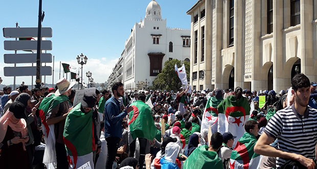 20e mardi de marche des étudiants avant les vacances : signes avant-coureurs d’une mobilisation record
