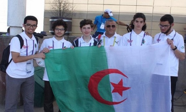 Education: distinction des élèves participant aux 60e OIM