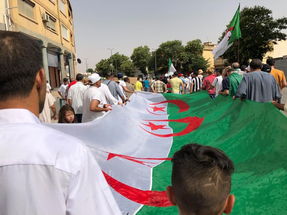 24e vendredi: le mouvement populaire ne recule pas