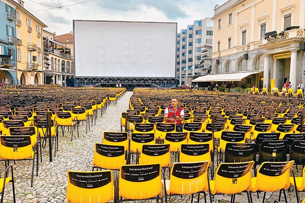 Le cinéma amplifie la voix : Peuple algérien en Suisse