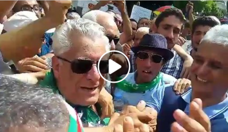 24e vendredi: Mostefa Bouchachi et Mohcine Belabbas scandent « Algérie libre démocratique »