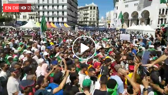 La place de la Grande Poste d’Alger est pleine à craquer !