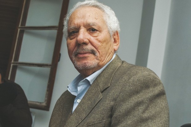 Il sera auditionné en suisse alors qu’un mandat d’arrêt est lancé contre lui : L’affaire Nezzar rouvre la plaie des années 90