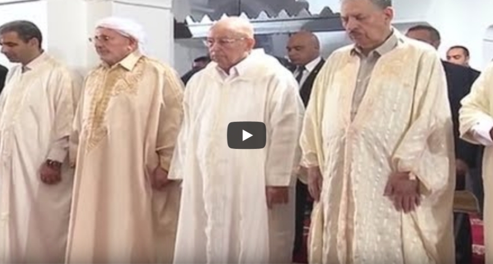 Bensalah accomplit la prière de l&rsquo;Aïd el-Adha à la Grande mosquée d&rsquo;Alger [vidéo]