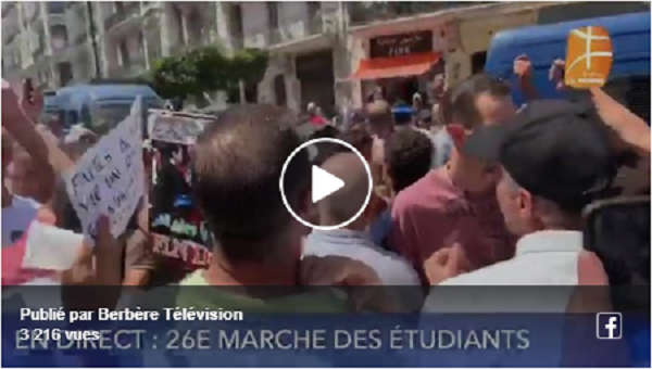 Vidéo/ 26e mardi des étudiants : Un manifestant arrêté pour avoir brandi le drapeau amazigh.