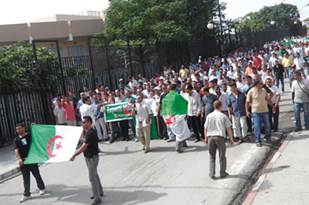 Venus de plusieurs wilayas avoisinantes : Plus de 1 000 retraités de l’armée ont protesté à Chlef