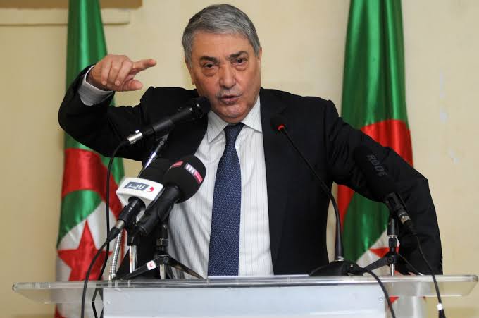 Benflis propose des solutions pour récupérer les fonds volés