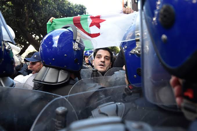 Des policiers s&rsquo;en prennent aux journalistes chaque vendredi