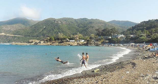 Après une fermeture de près de 20 ans : Des milliers d’estivants à la plage de Tamanart (Skikda)
