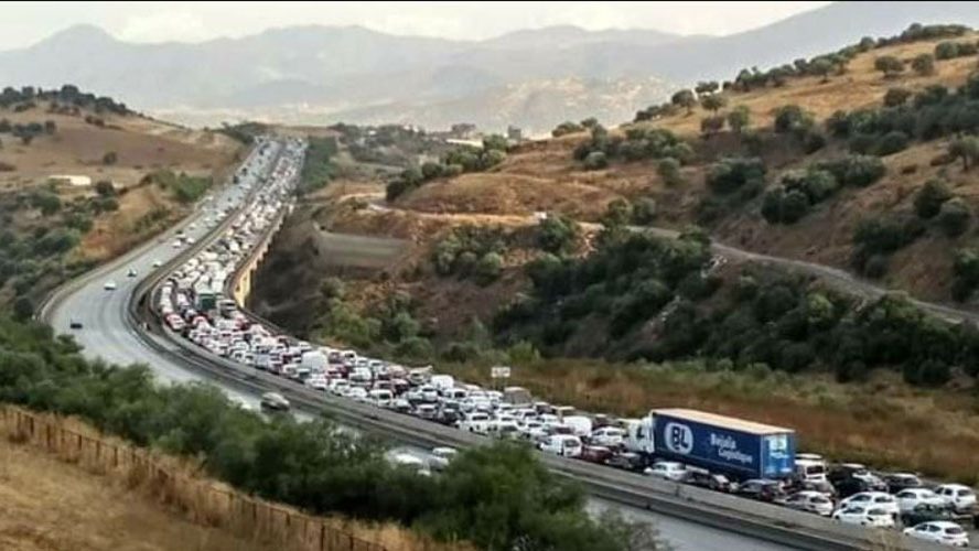 Coupures d’eau dans plusieurs régions du pays: les populations de Bouira et Sétif bloquent les routes