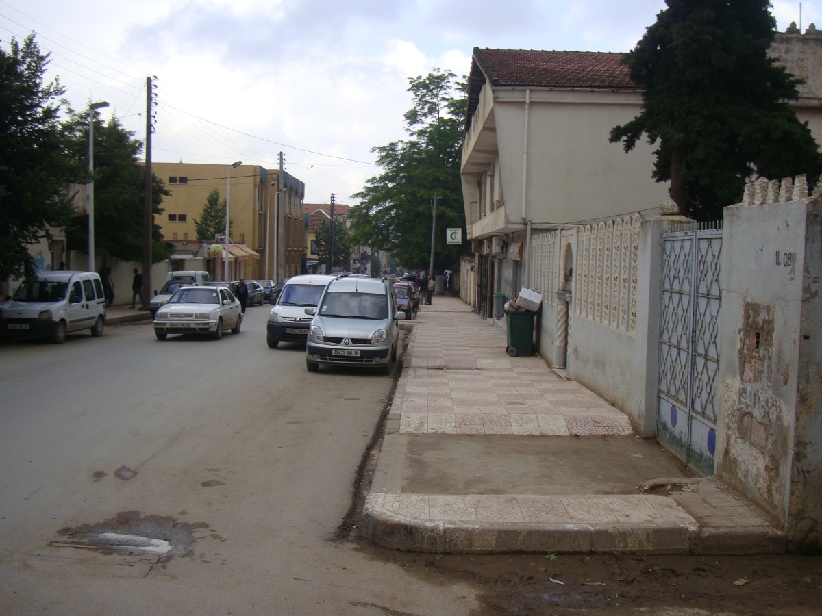Squat de l’espace public par les automobilistes à Médéa : Les cités urbaines en proie à l’anarchie