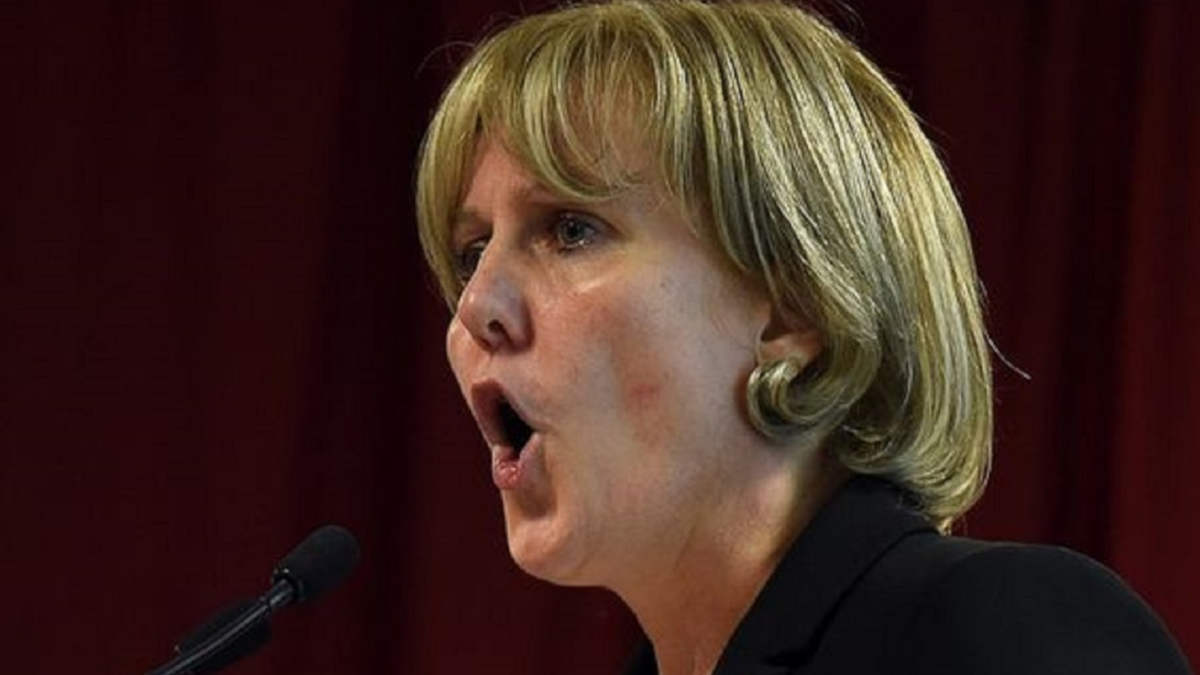 Une ancienne ministre française invite les femmes voilées à retourner en Algérie !