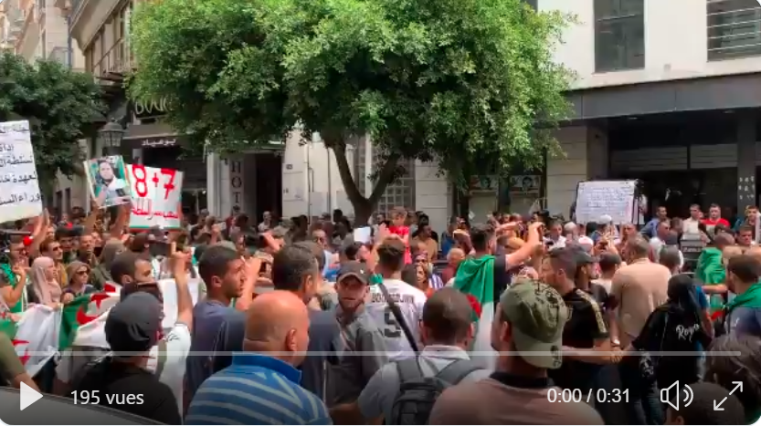 27e mardi: les étudiants manifestent devant le siège du panel de dialogue