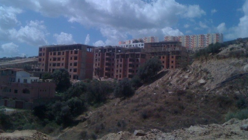 Scandale aux 300 logements LSP de Annaba : Un bâtiment menace ruine