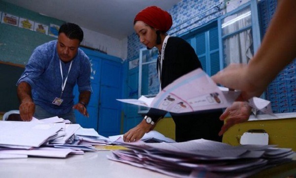 Les Tunisiens toujours dans l’attente des résultats préliminaires des élections présidentielles