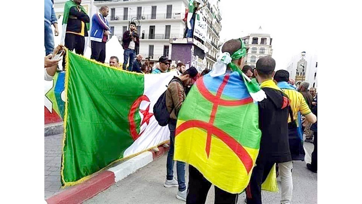 Non-lieu ou renvoi devant le Tribunal correctionnel : Le sort des quatre porteurs du drapeau berbère connu aujourd’hui