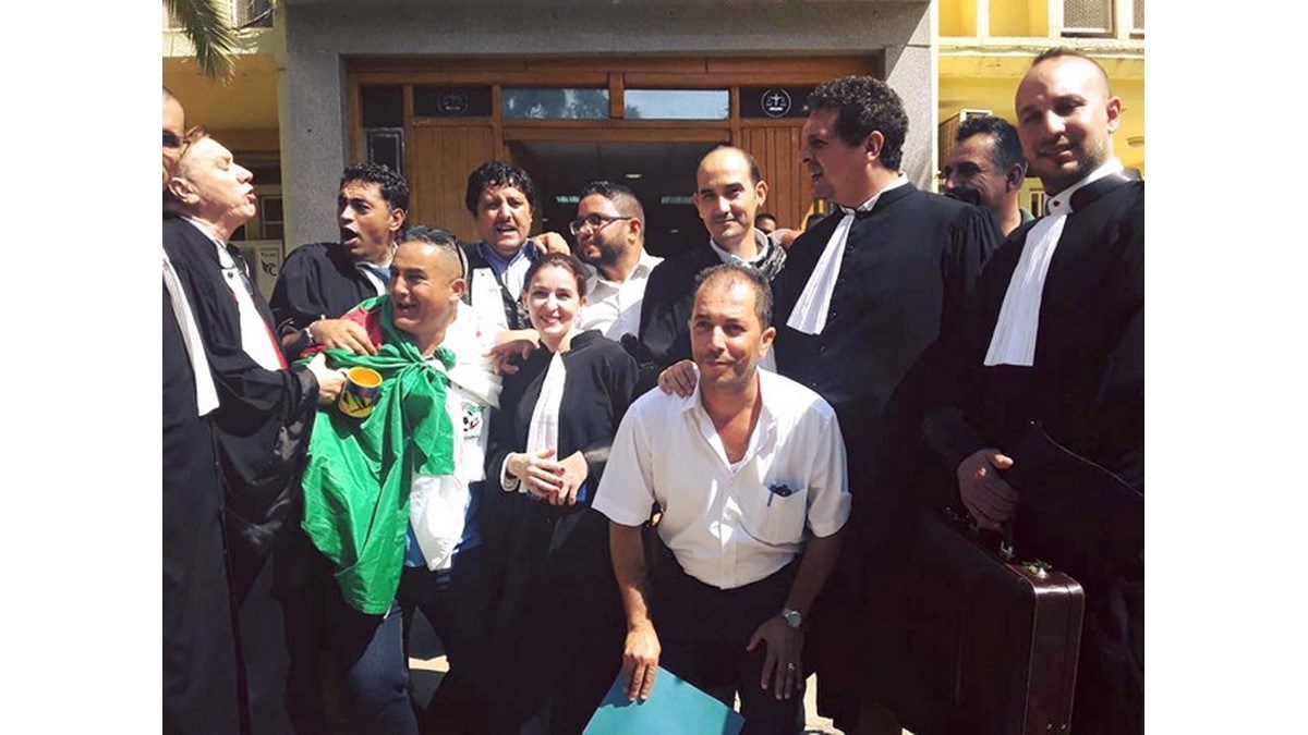 Détenus pour port du drapeau berbère : Libération à Batna, acquittement à Mostaganem, à quand ceux d’Alger ?