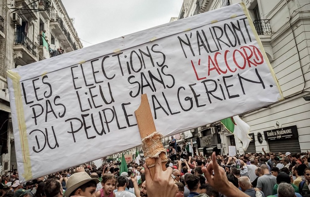 32e acte de révolution pacifique : Les Algériens rejettent la présidentielle avec la « Issaba »