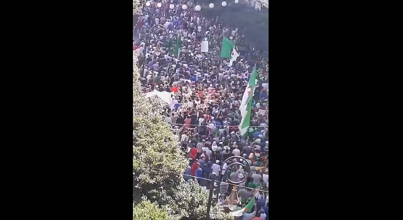 32e vendredi : Alger centre « noire de monde »