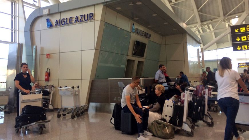 Faillite d’Aigle Azur: 11.000 passagers de et vers l’Algérie toujours bloqués
