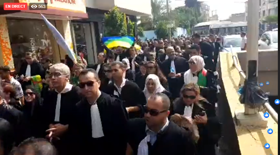 En direct : Marche des avocats à Tizi Ouzou.