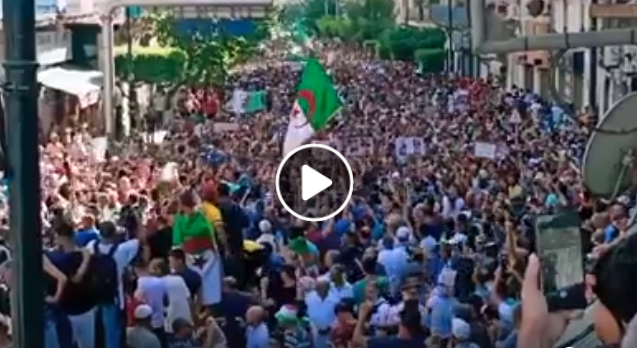 32e vendredi à Alger : La rue Hassiba est pleine à craquer !
