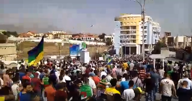 Grandiose démonstration des citoyens à Bouira