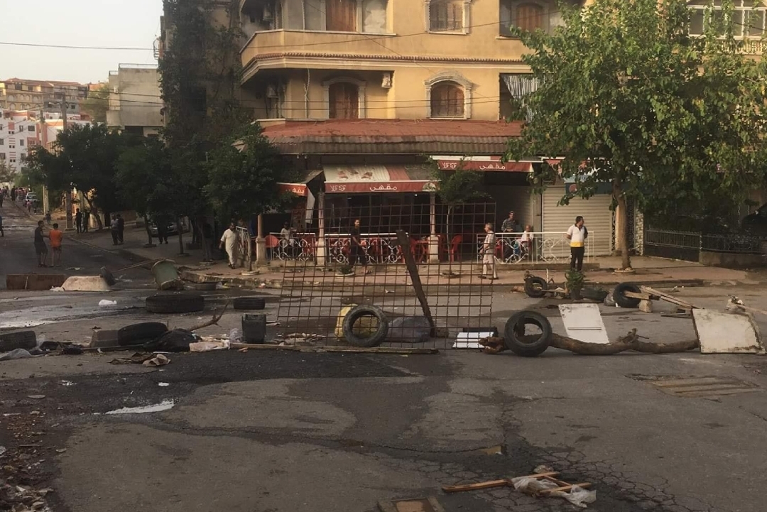 Des routes barrées par des manifestants dans plusieurs wilayas