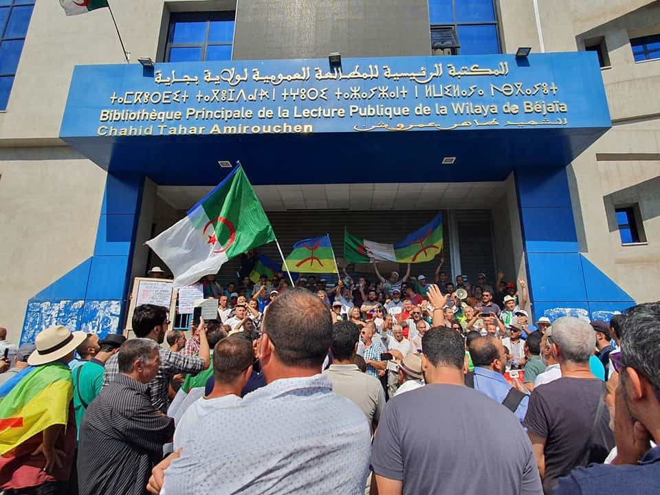 Béjaia: des citoyens empêchent une réunion du panel