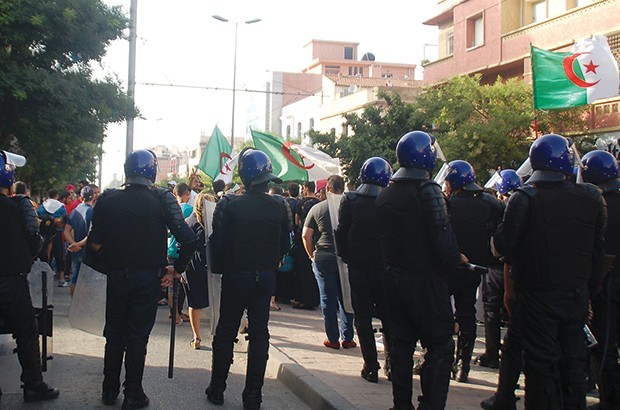 Manifestants interpellés vendredi à Oran : Des avocats dénoncent des violences policières